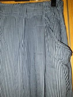 Pantalón muy amplio de rayas