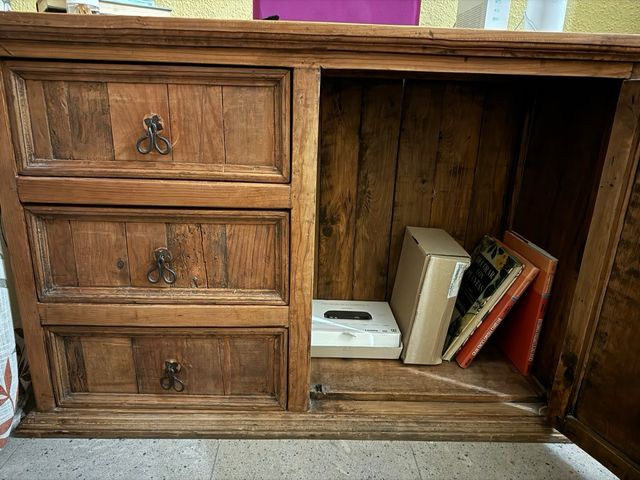 Aparador estilo mejicano .