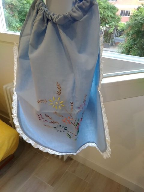 Bolsa de tela hecha a mano con bordados