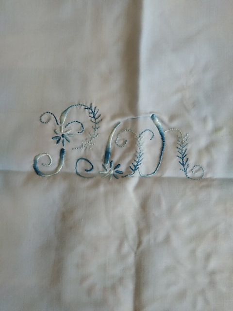 Bolsa de tela hecha a mano con bordados
