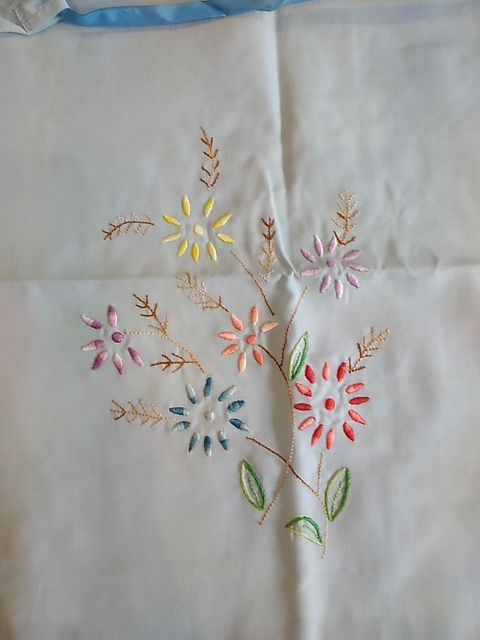Bolsa de tela hecha a mano con bordados