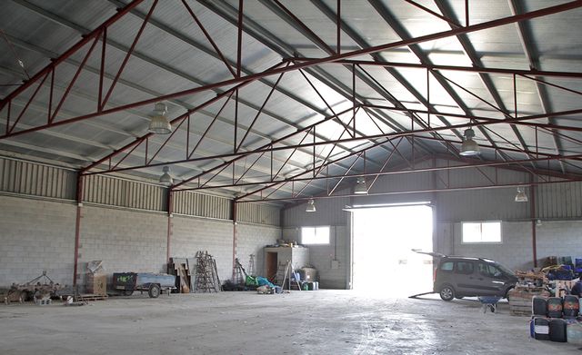 SE VENDE NAVE Y PLANTACION DE OLIVOS