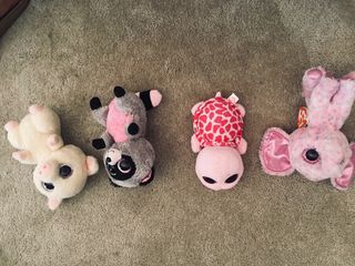 muñecos de peluche con ojos saltones
