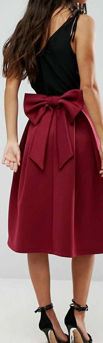 Falda burdeos de neopreno para celebraciones