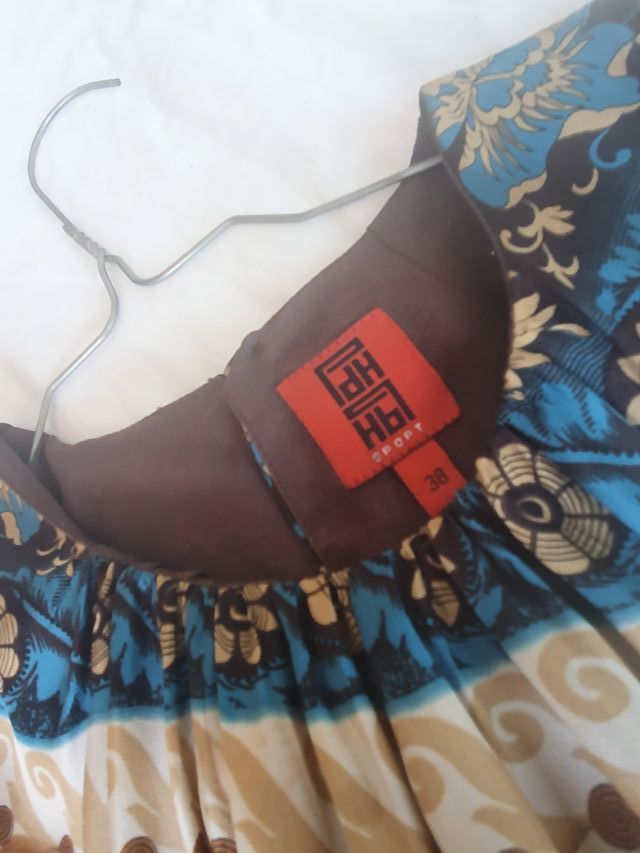 Precioso vestido .No arruga.Impresionante tejido