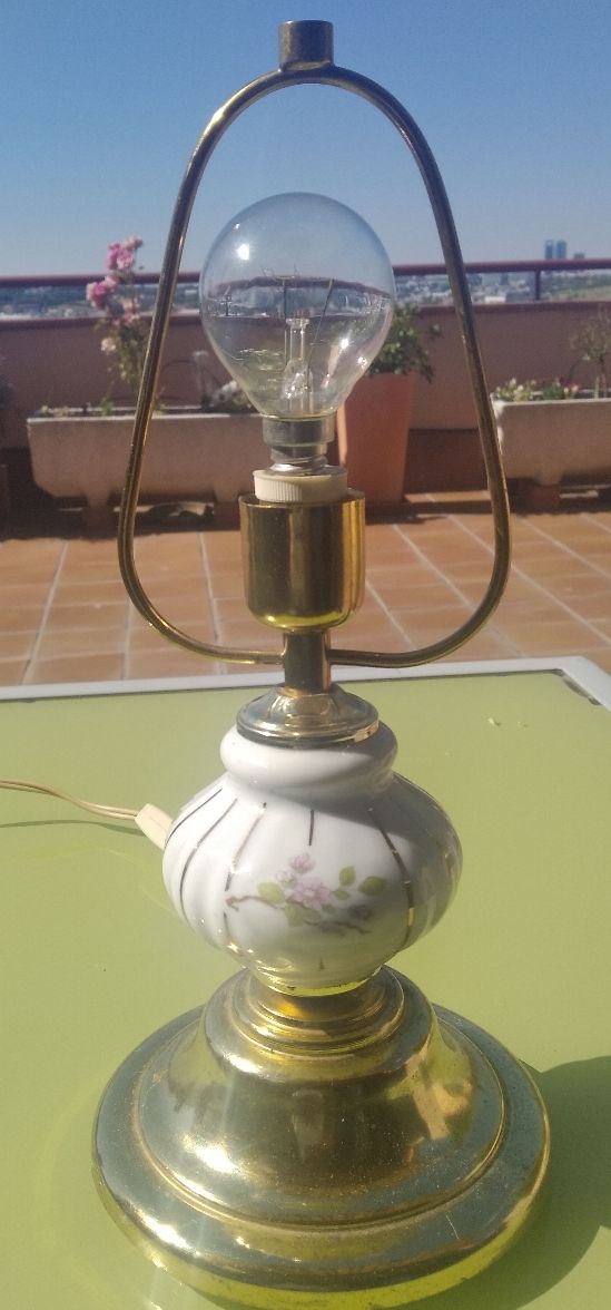 lámpara pequeña para restaurar