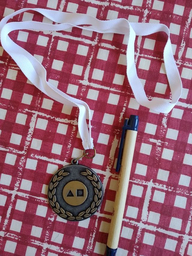 MEDALLA RARA DE METAL