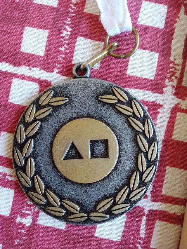 MEDALLA RARA DE METAL