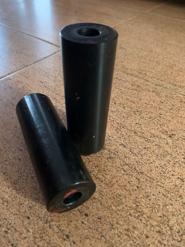 2 soportes para ir de pie sobre eje trasero