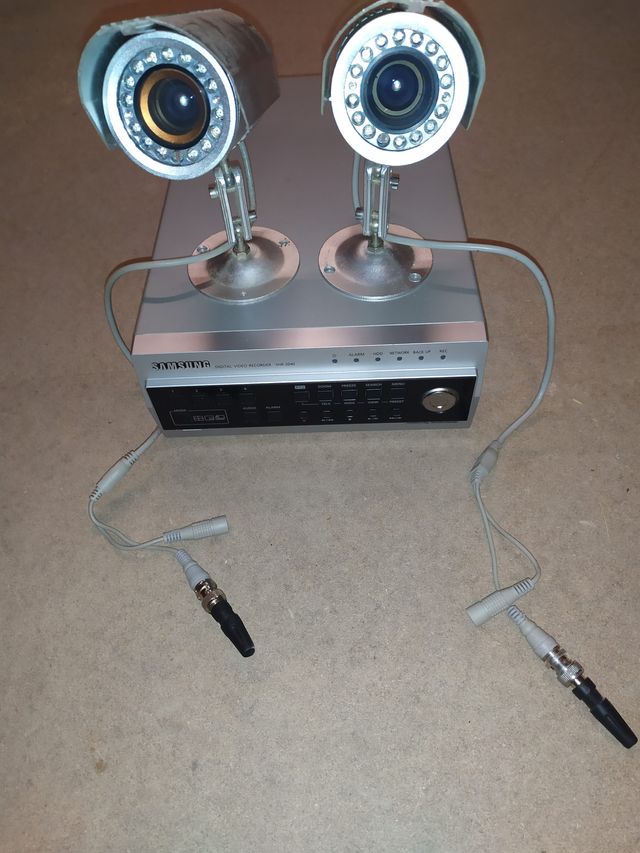 GRABADOR DE VIDEO USADO + 2 CAMARAS