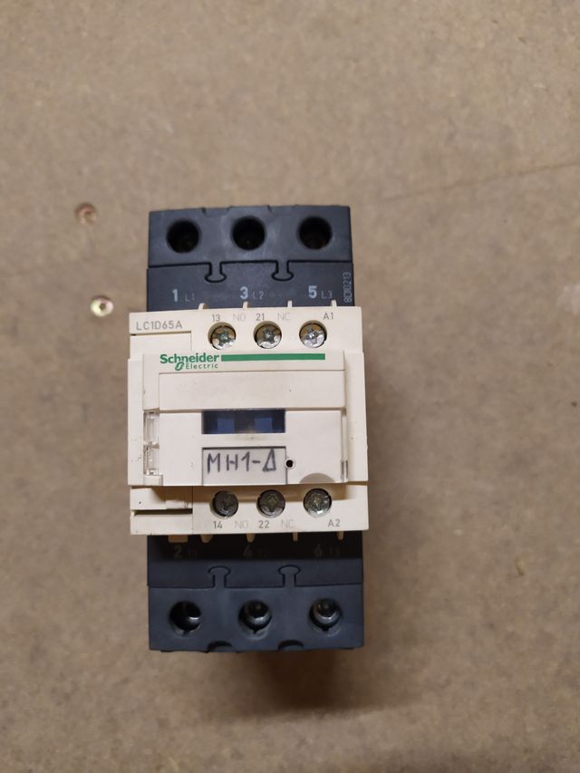 CONTACTOR USADO 3P 65A