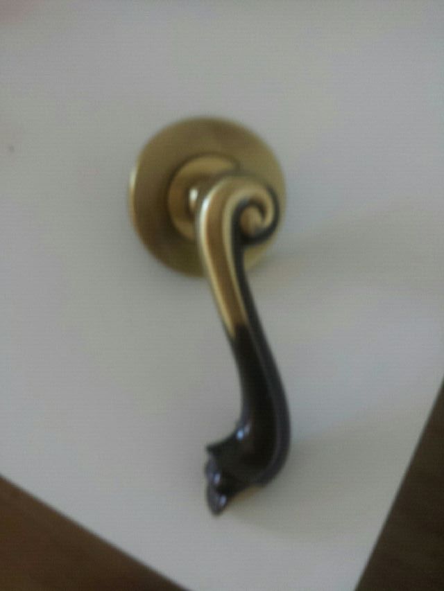 Manivelas de puerta nuevas