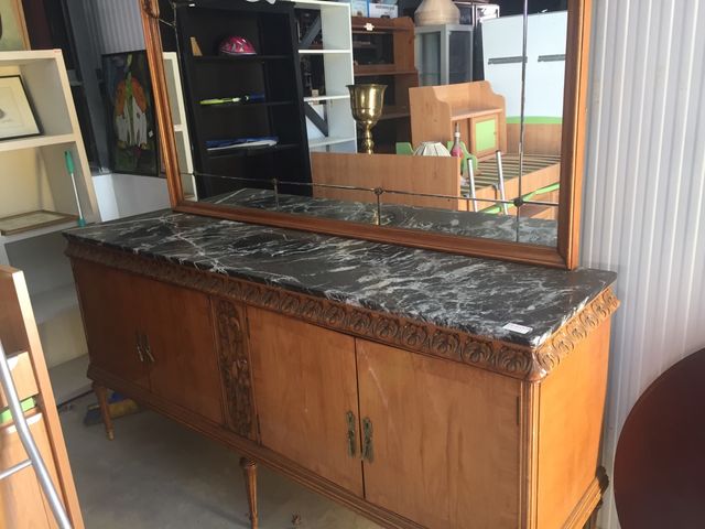 Aparador con espejo de segunda mano por 150 € en San Fernando de