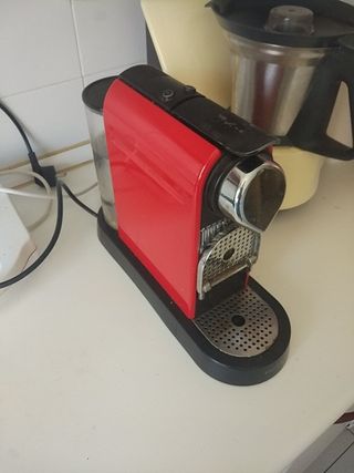 Cafetera Krups Nespresso Citiz Rojo de segunda mano por 50 EUR en  Rivas-Vaciamadrid en WALLAPOP