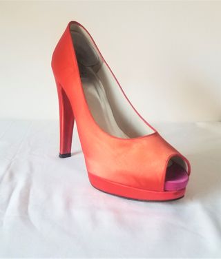 Zapatos rojos de Stuart Weitzman