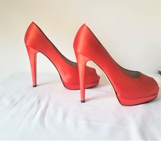 Zapatos rojos de Stuart Weitzman