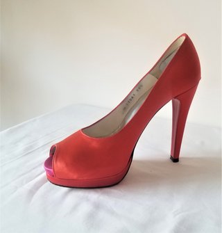 Zapatos rojos de Stuart Weitzman