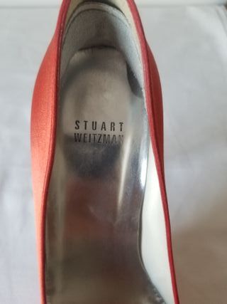 Zapatos rojos de Stuart Weitzman
