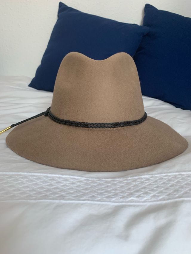 Sombrero beige Corte Inglés