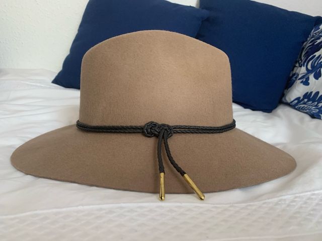 Sombrero beige Corte Inglés