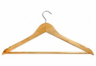 Perchas de madera de segunda mano en WALLAPOP