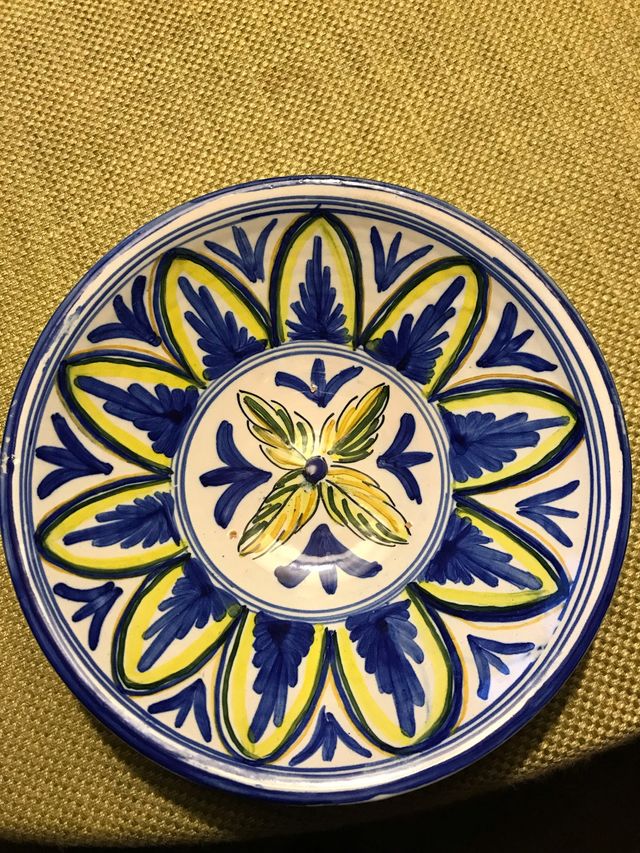 Plato decorado a mano