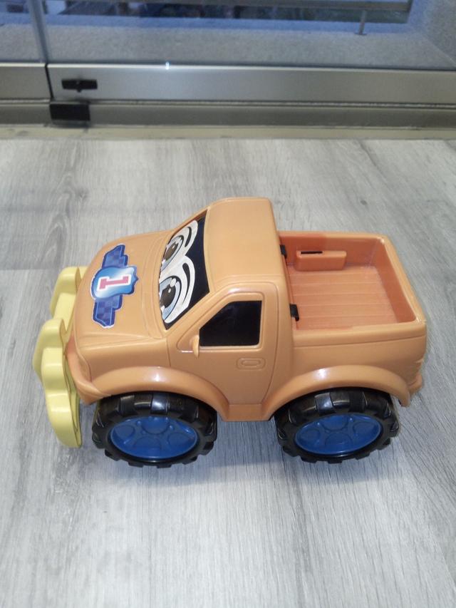 Camión juguete en perfecto estado