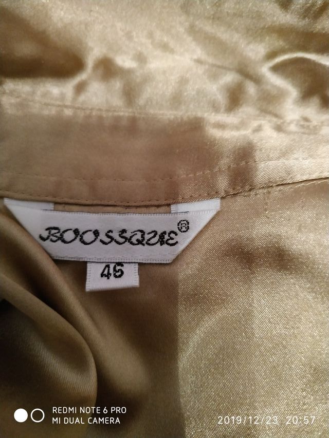 camisa dorada muy bonita