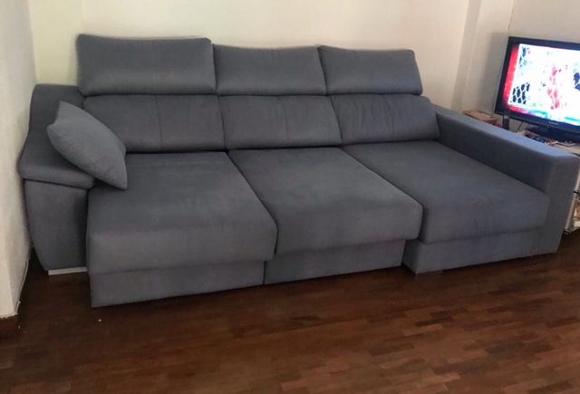 Sofá chaise longue color azul casi nuevo