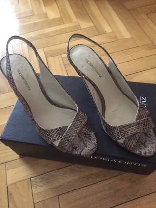 Sandalias tacón 38 Gloria Ortiz Corte Inglés de segunda mano por 20 EUR en  Alcalá de Henares en WALLAPOP