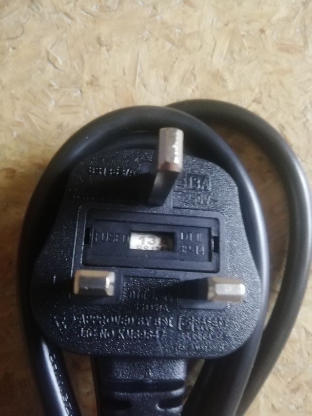 Cable alimentacion enchufe britanico inglés 1€