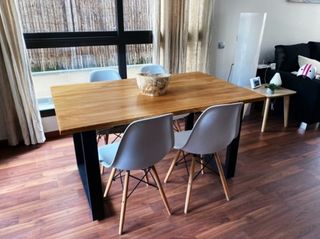 Mesa comedor estilo industrial de segunda mano por 439 € en Barcelona