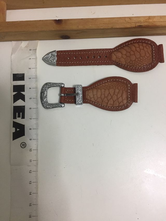 54 hebillas de cuero de color marrón