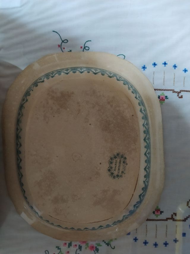 fuente de cerámica antigua