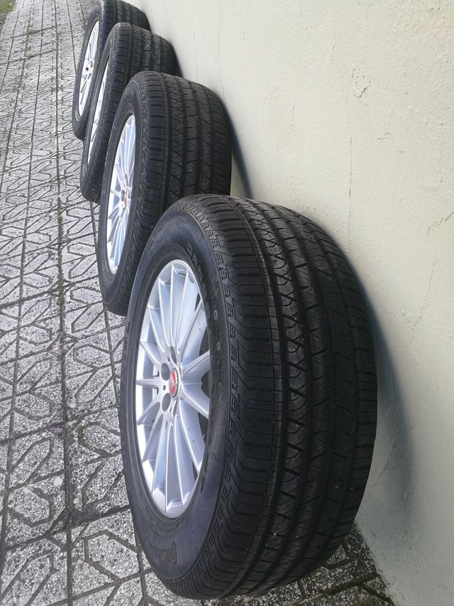 Llantas Jaguar FPace nuevas con neumáticos de segunda mano por 850 EUR