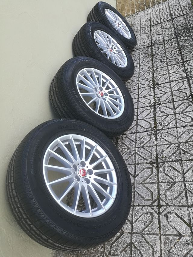 Llantas Jaguar FPace nuevas con neumáticos de segunda mano por 850 EUR