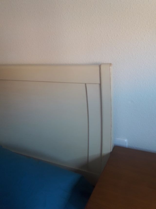 Cabecero y mesillas de pino macizo