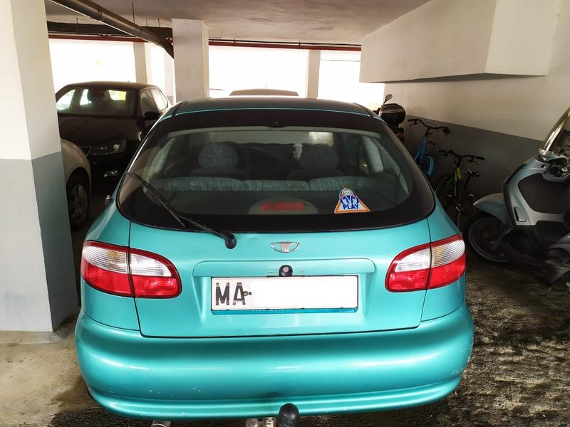 Daewoo Lanos, año 2000 , 1400cc, bola d remolque, 75 cv, inyección electronica, tiene embrague tocado, uno nuevo sale en tienda en 100€, lleva parado en parking un par de años, precio negociable. - foto 1