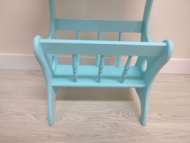 Mesa auxiliar revistero