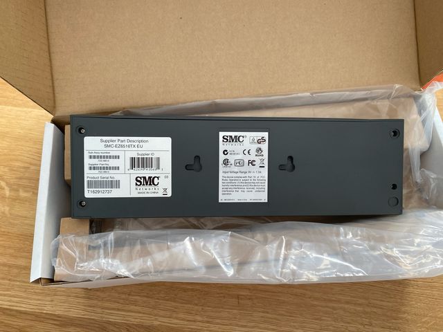 Switch SMC 16 puertos 100Mb/s