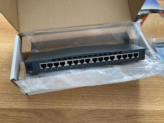 Switch SMC 16 puertos 100Mb/s