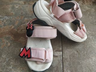Sandalias zapatillas Minnie zara de segunda mano por 10 EUR en Córdoba en  WALLAPOP