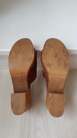 Sandalia tacón madera ZARA T.38 de segunda mano por 35 EUR en Madrid en  WALLAPOP
