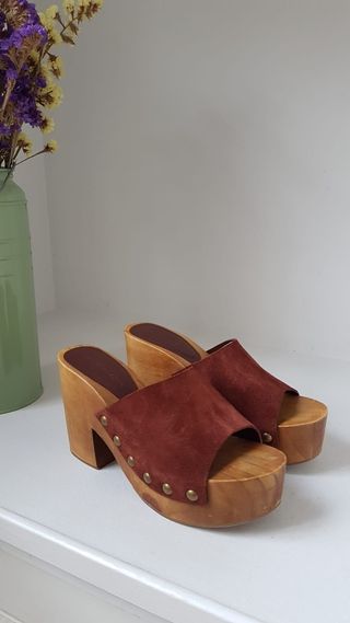 Sandalia tacón madera ZARA T.38 de segunda mano por 35 EUR en Madrid en  WALLAPOP