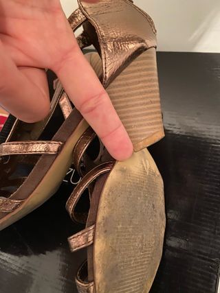 Sandalias 36 fiesta color dorado oro viejo de segunda mano por 5 EUR en  Madrid en WALLAPOP