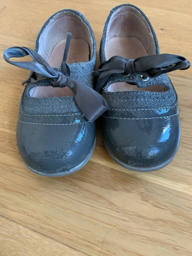 Zapatos gris número 24