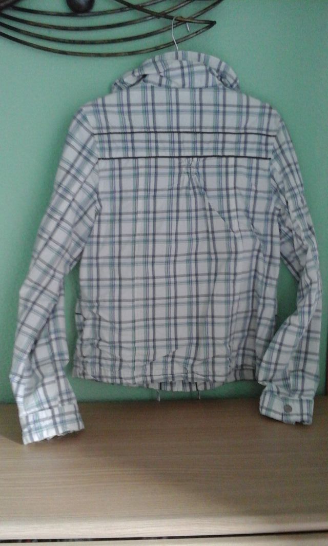 Chaqueta nueva de mujer de cuadros entretiempo.