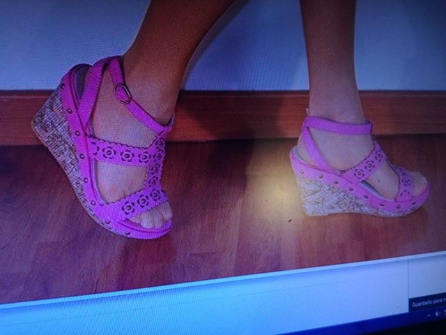 Sandalias de cuña Rosas nuevas N°36