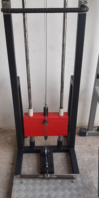 remo alto en polea con cuerda