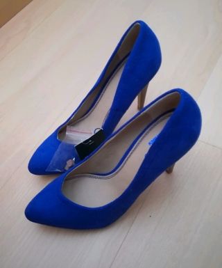 Zapatos tacon azul eléctrico,talla 38 sin estrenar de segunda mano por 11  EUR en Fuenlabrada en WALLAPOP